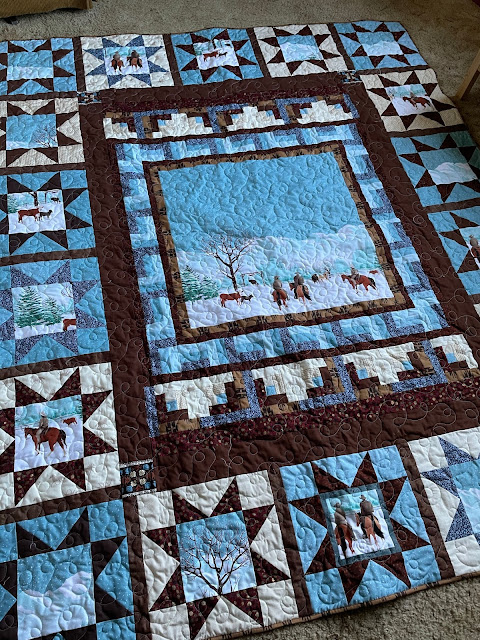 A larger look at the quilt, showing the 18 Variable star blocks around the center