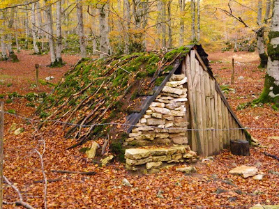 Cabaña de carboneros que encontramos en el camino