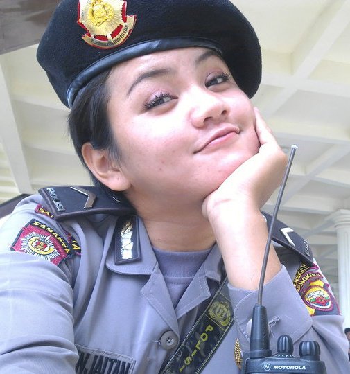 Gambar Mewarnai Polisi Wanita - gambarmewarnai2019