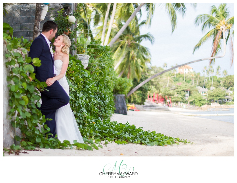 Beautiful beach photos with bride and groom, Koh Samui wedding photos, love