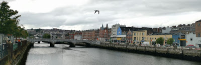 El centro histórico de Cork es una isla en medio del río Lee.