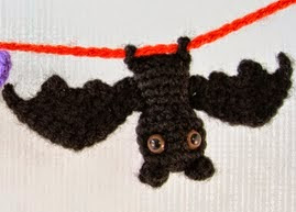 http://translate.googleusercontent.com/translate_c?depth=1&hl=es&rurl=translate.google.es&sl=en&tl=es&u=http://lucyravenscar.blogspot.co.uk/2014/10/itty-bitty-bat-free-amigurumi-pattern_16.html&usg=ALkJrhjicnsrGYPbuq8JlCpRPspEOlDMTg