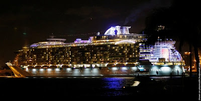 World's Largest cruise ship - Oasis of the Seas Seen On www.coolpicturegallery.net