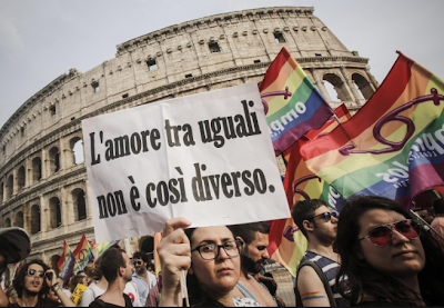 Pride a Roma, cori contro Salvini