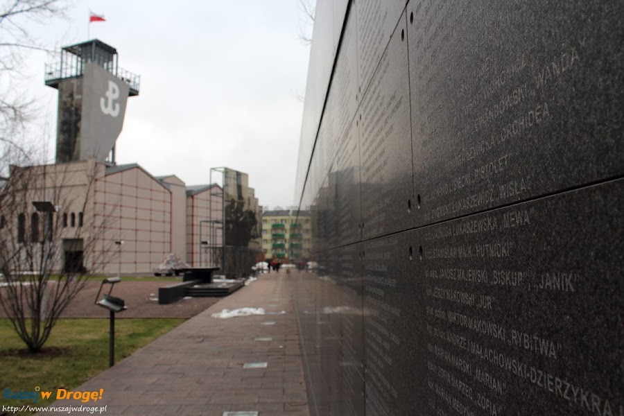 muzeum powstania warszawskiego - mur pamięci