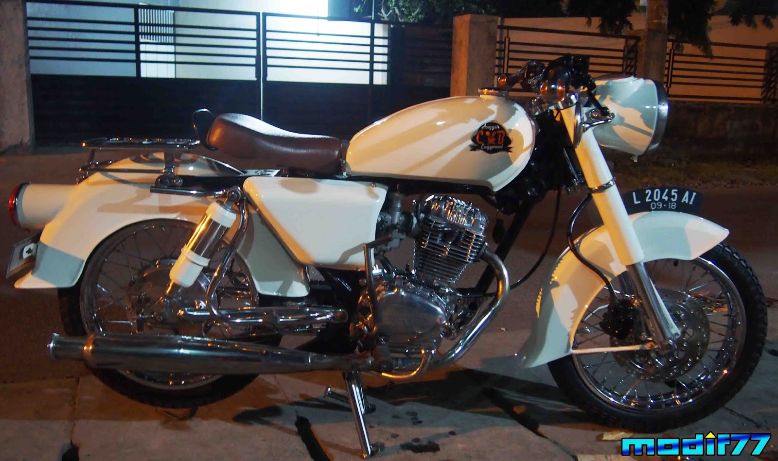 CB 100 White Like Classic Harley SRBY MODIF 77