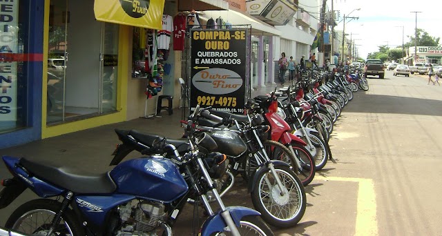 Motos tomam estacionamento público em Tangará da Serra