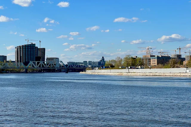 Нагатинская набережная, Москва-река, строящийся бизнес-центр DM Tower, Даниловский мост, бывшая территория ЗИЛ