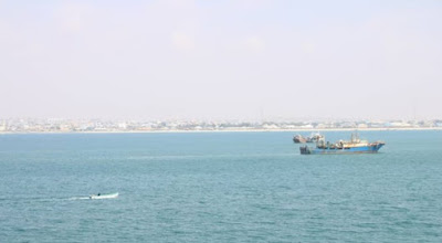 قراصنة يختطفون قارب صيد قبالة السواحل الصومالية