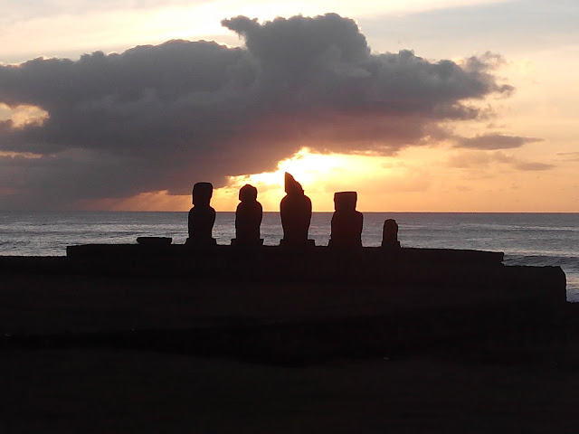 Atardecer en Tahai, Ahu Vai Uri, Isla de Pascua