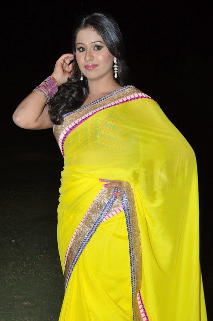 manalee latest yellow saree  pics 