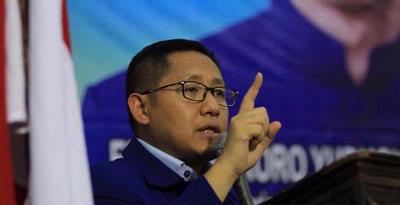 FOTO ANAS URBANINGRUM Ketum PD tersangka korupsi 