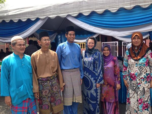 PRU13 Khairy Singgah Di Majlis Perkahwinan Anak En Kamil 
