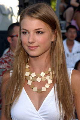 Emily VanCamp Canadian Actress | Emily Irene VanCamp Biography Hollywood Actress