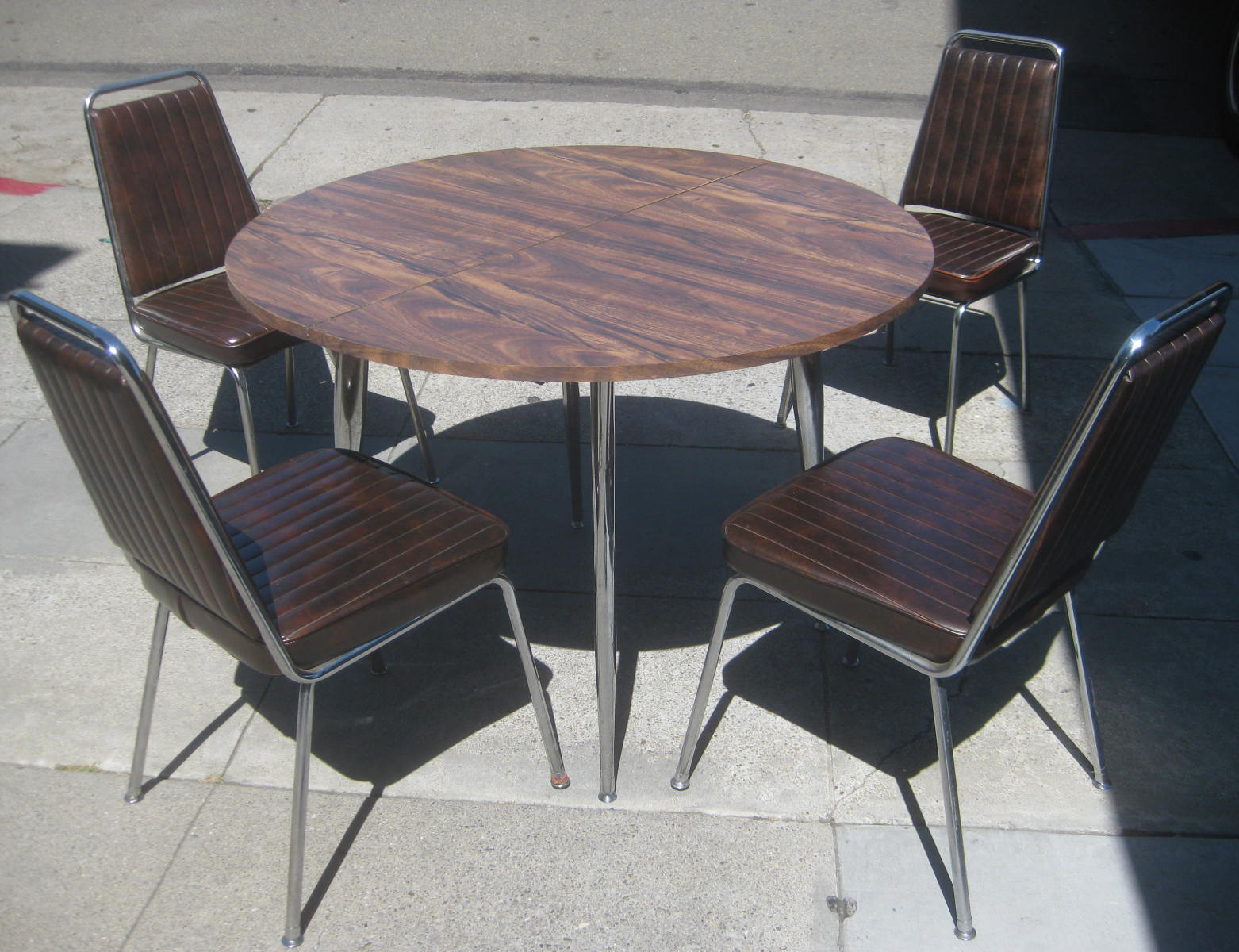UHURU FURNITURE & COLLECTIBLES: SOLD - Retro Kitchen Table ...