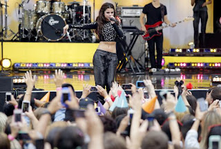 Selena Gomez Is Making All The "Stars Dance!"