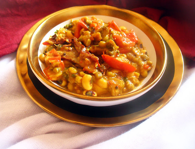 Spicy Black-Eyed Peas and Mung Beans