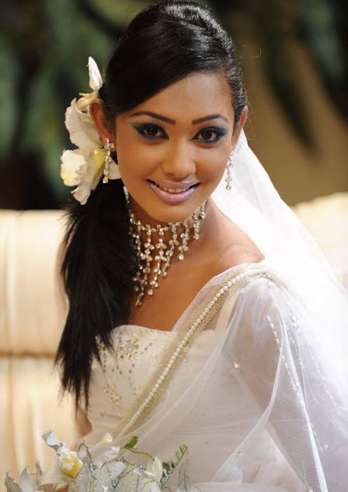 yureni noshika in sri lankan country bridal dress latest photos