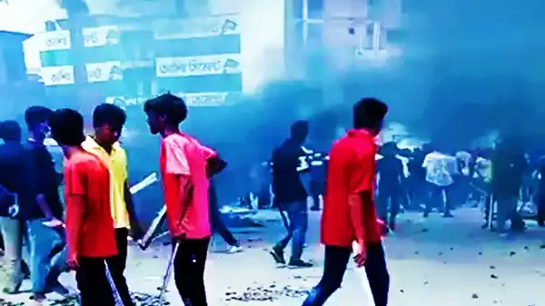 থানায় ঢুকে ১৩ পুলিশ সদস্যকে পিটিয়ে হত্যা দুর্বৃত্তরা