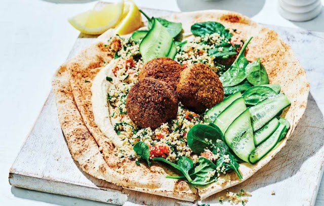 Hummus and Falafel Wraps - Daily BBC