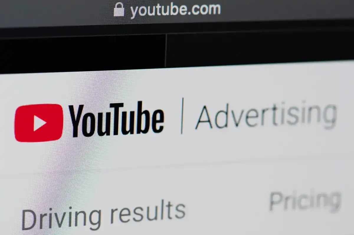 YouTube'un Yeni Planı: Video Duraklatıldığında Reklam Gösterimi Geliyor!