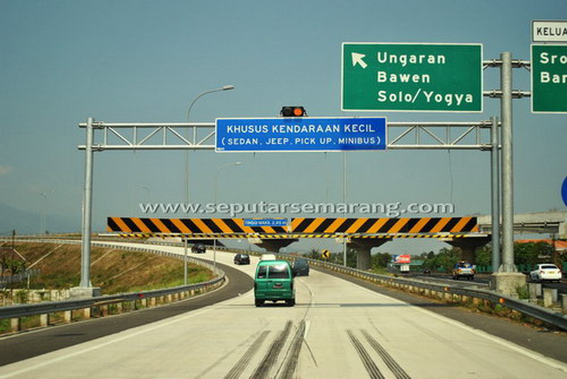 Jalan Raya Utama Jalan Tol  Semarang