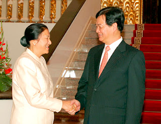 Thủ tướng Chính phủ Nguyễn Tấn Dũng và Chủ tịch Quốc hội Lào Pany Yathotu