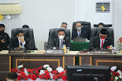 Wali Kota dan Wakil Wali Kota Bitung Dengarkan Pidato Presiden di Paripurna DPRD