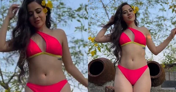 Urfi Javed pink bikini sexy body