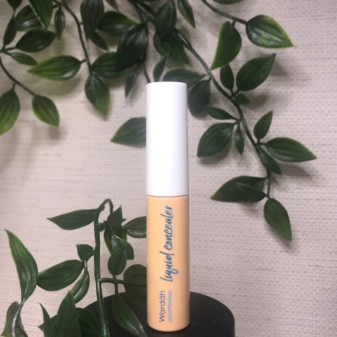 REVIEW Wardah Lightening Liquid Concealer: Apakah Sebagus Foundation nya?