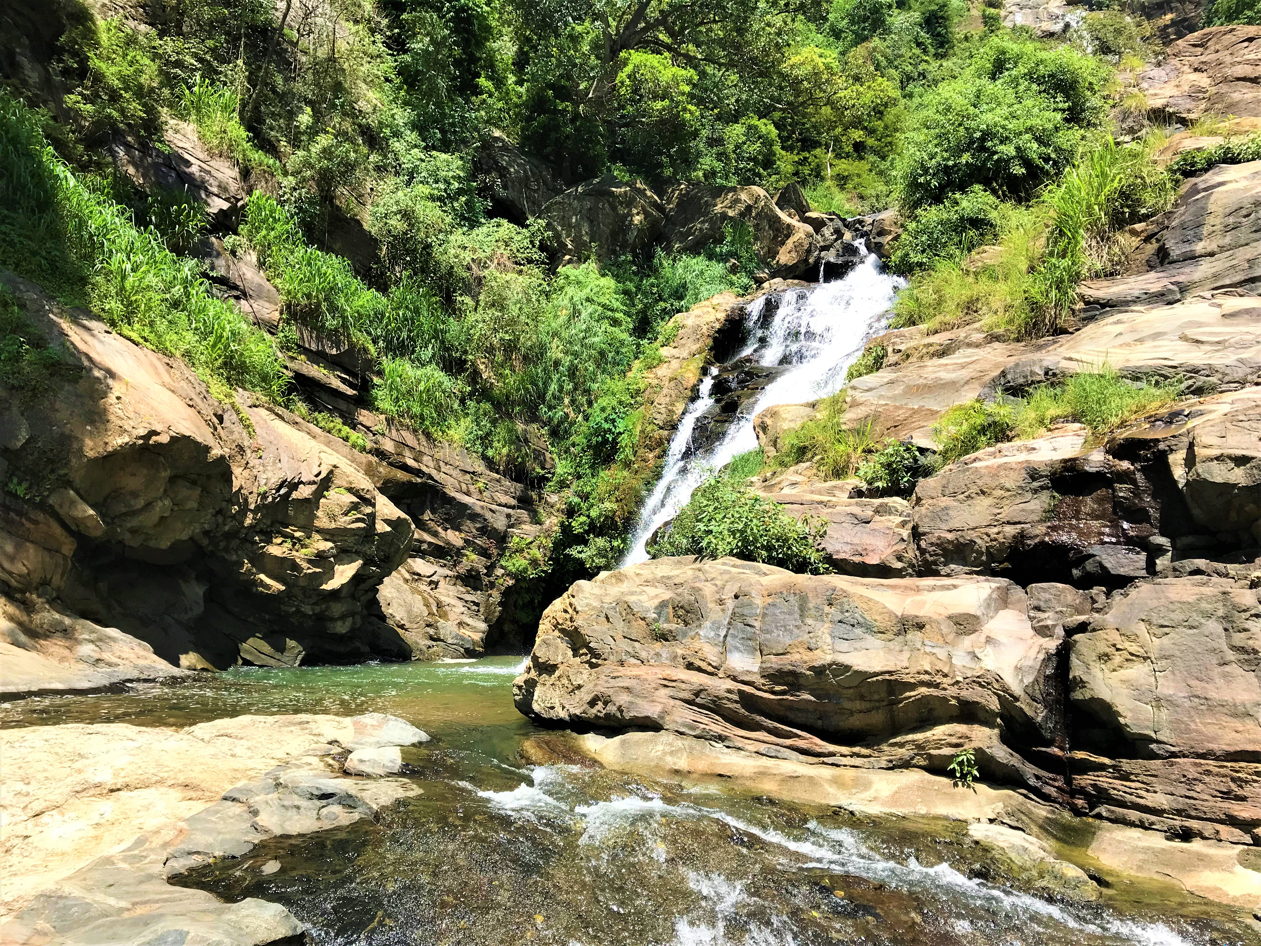 Travel Vlog - Ravana falls - Ella - Sri Lanka