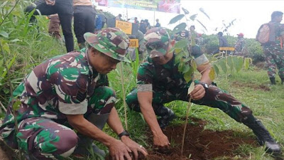 Bersama Muspika, Satgas Citarum Sektor 21 Gelar Penanaman 600 Bibit Pohon di Puncak Gede Pangalengan