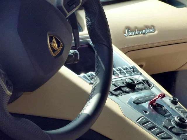 Lamborghini Avantador - interior