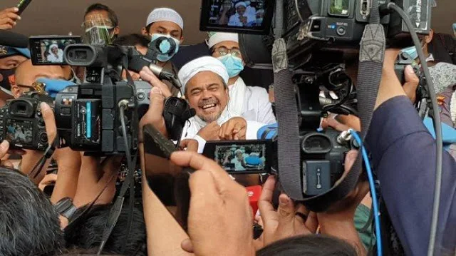 Pemerintah Disarankan Gaet Habib Rizieq Jadi Influencer Vaksinasi