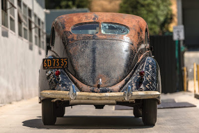 Classic Car Lincoln Zephyr V12 Twin-Grille Rear