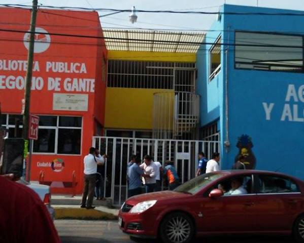 Con fuerza pública recupera oficinas de Agua Potable