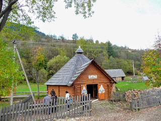 Колиба в селі Синевирська Поляна. Закарпатська обл.