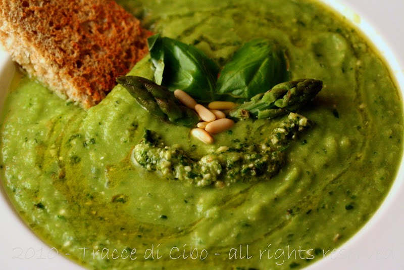 VELLUTA DI ASPARAGI CON PESTO