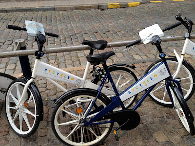 inaccessible bike share bikes locked together