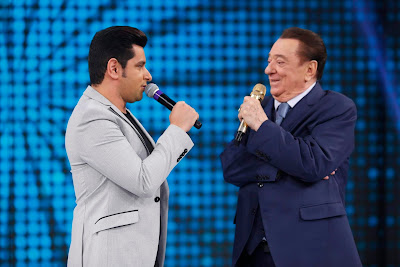 Raul Gil e Léo Magalhães  (Crédito: Rodrigo Belentani/SBT)