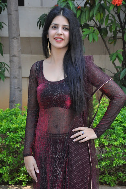 Kashish Vohra hot images