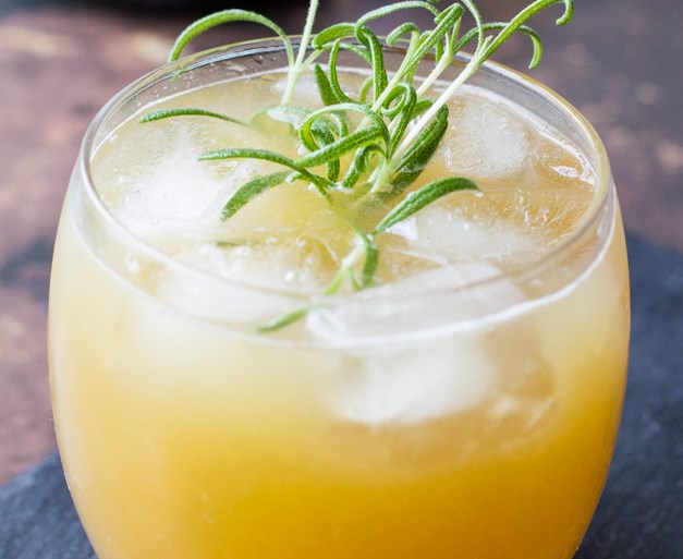 PENICILLIN COCKTAIL WITH GINGER, LEMON AND HONEY #drinks #cocktails