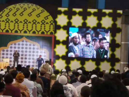 Penanya Ahokers, Berjenggot dan Berbaju Kotak-kotak Itu Diabaikan DR. Zakir Naik