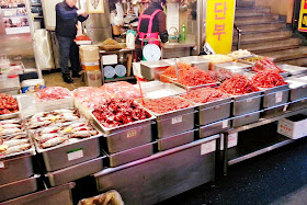 Soy raw crabs (간장게장 = Ganjangejang) Traditional Gwanjang Market | www.meheartseoul.blogspot.com