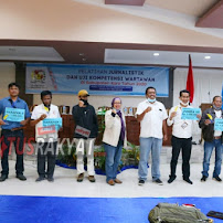 Wartawan Statusrakyat Raih Tropi  Lomba Karya Tulis Tingkat Kabupaten 