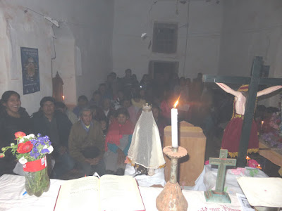 Abendgottesdienst in Mojinete bei Kerzenschein