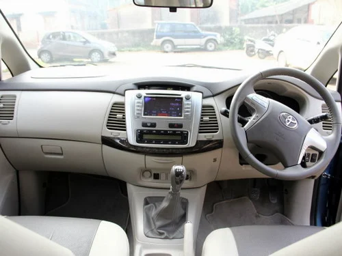 Mobil Toyota Innova terbaru 2014