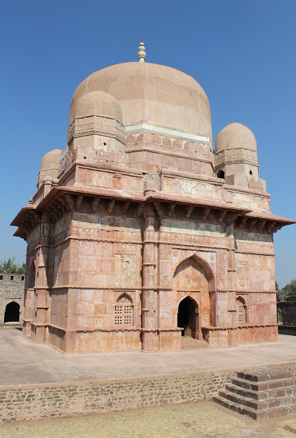 माण्डू में घूमने के लिए 10 खूबसूरत स्थल। Mandu me Ghumne ke liye 10 Khubsurat sthal