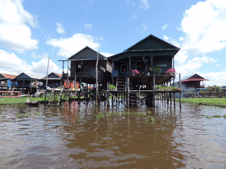 Kompong Pleuk paalwoningen