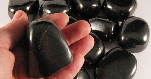 THE WONDERS OF SHUNGITE: A COMPREHENSIVE GUIDE TO ITS HEALING PROPERTIES